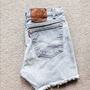 vintage levi 550 high waisted light wash shorts